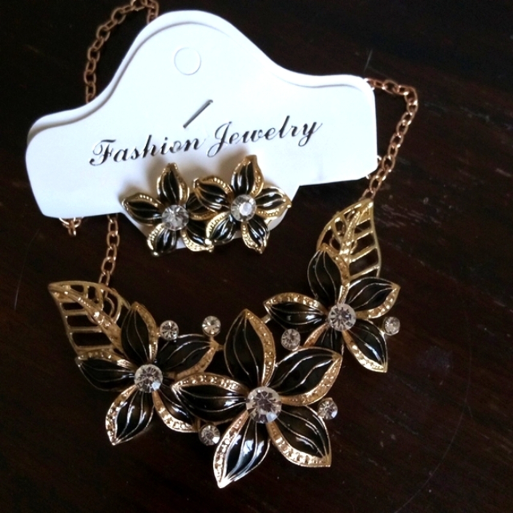 🆕 Black Floral Jewelry Set